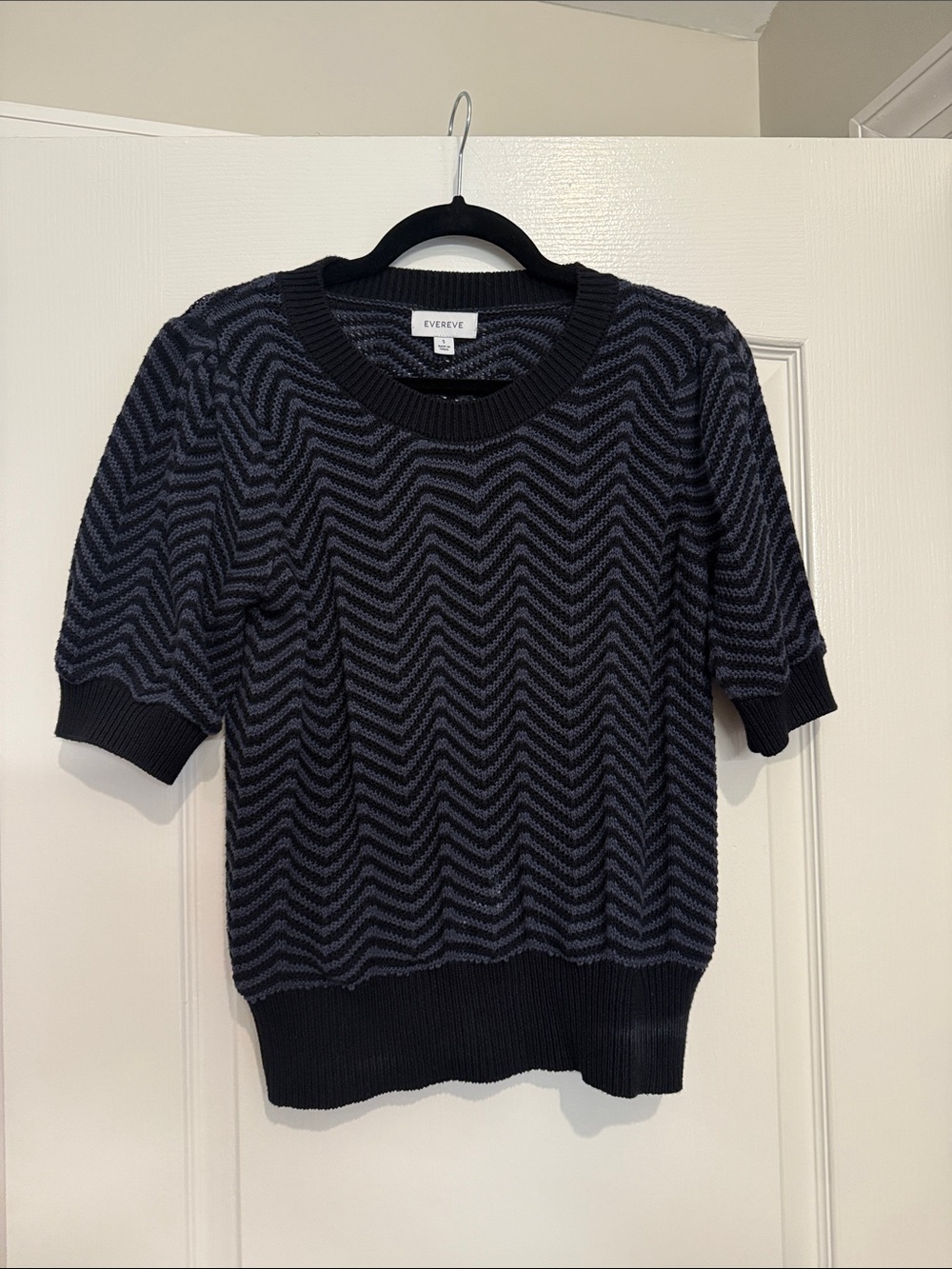 Evereve Navy and Black Chevron Short-Sleeve Crew Sweater